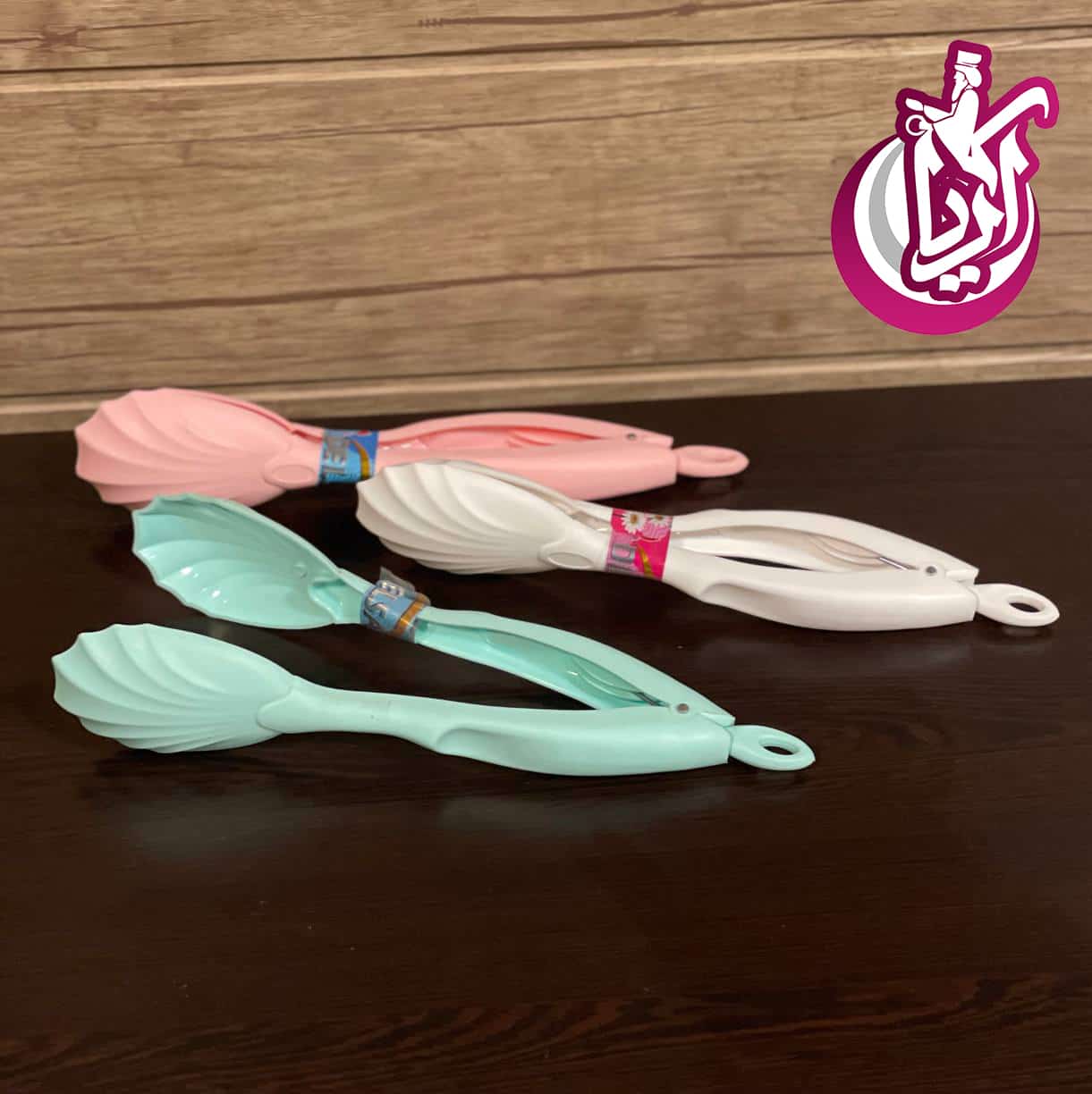 انبر سالاد دلسا با رنگبندی متنوع