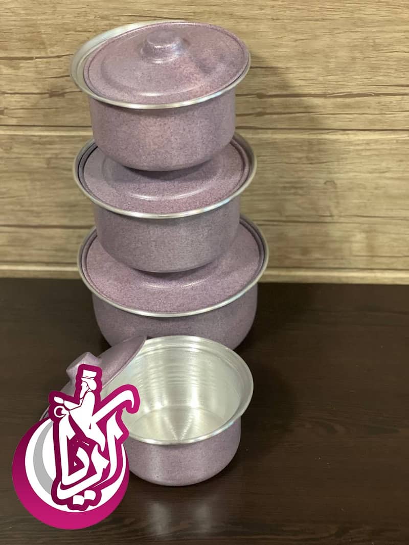 sell-a-set-of-pots-on-a-color-pic1